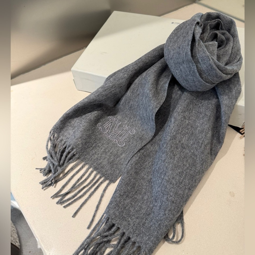 MaxMara Classic Gray Scarf
